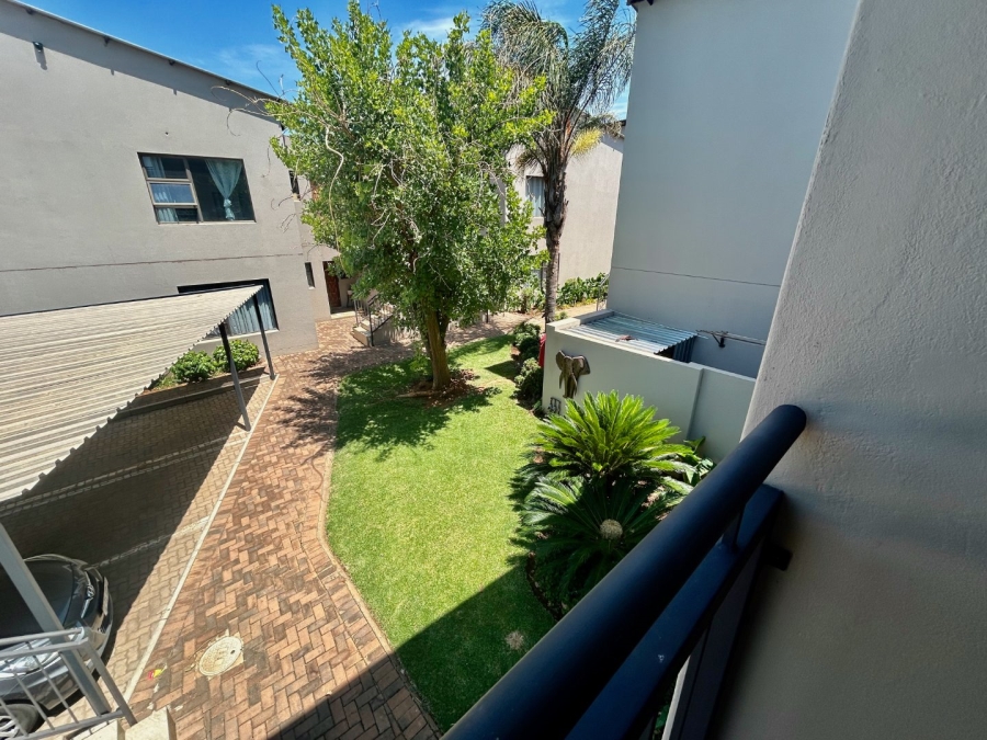 2 Bedroom Property for Sale in Gateway Manor North West